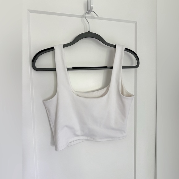 Express Crop Top - Picture 3 of 4